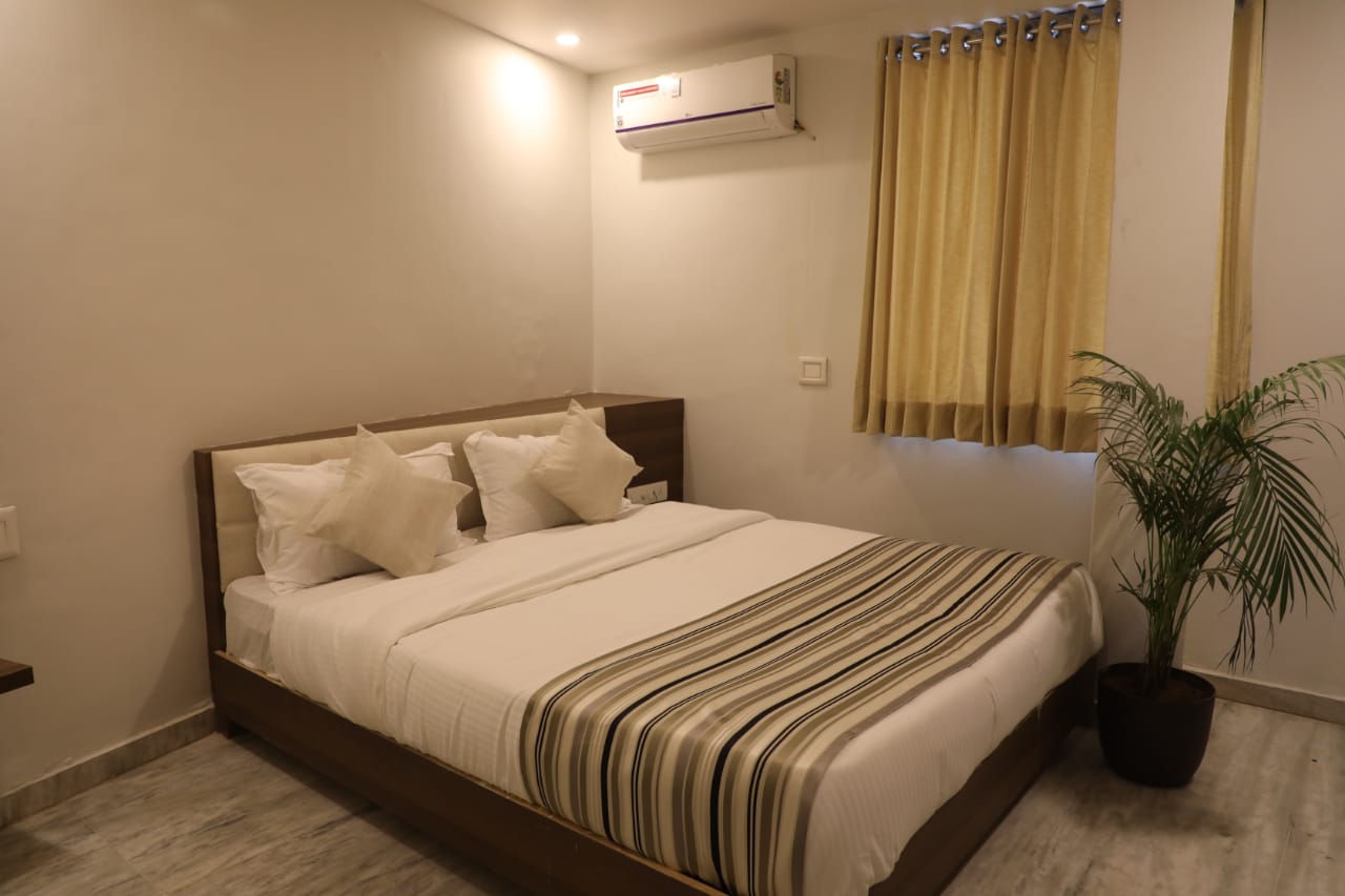 Deluxe Room, Hotel Rajpath Inn